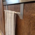 Crochet d'armoire pour serviette