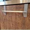 Crochet d'armoire pour serviette